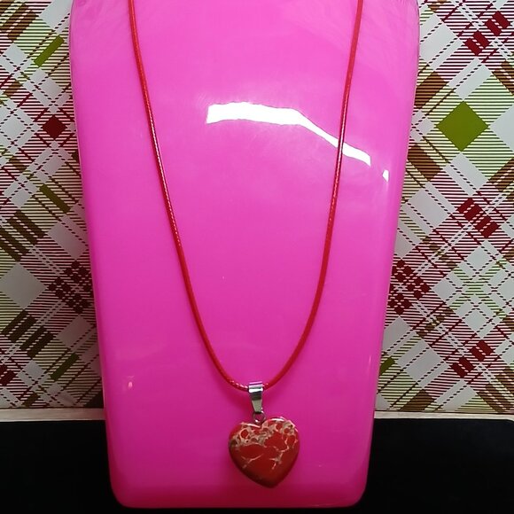 NWOT Fashion Necklace Red Patterned Heart Pendant Jewelry #27 - Picture 6 of 6